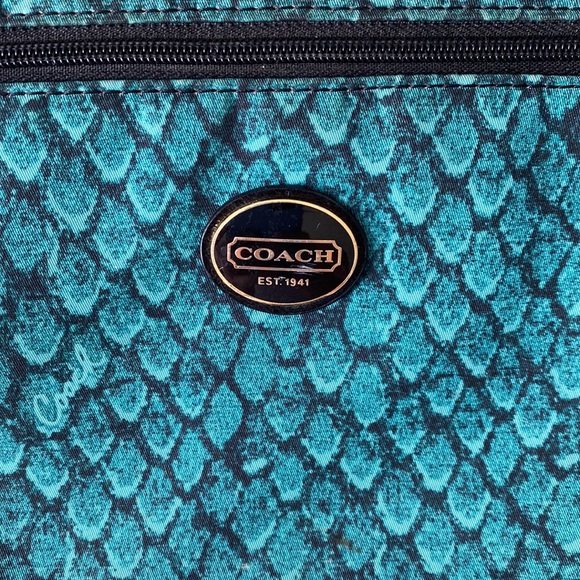 New Coach Crossbody - 10.5” x 10” - Green - Picture 4 of 9